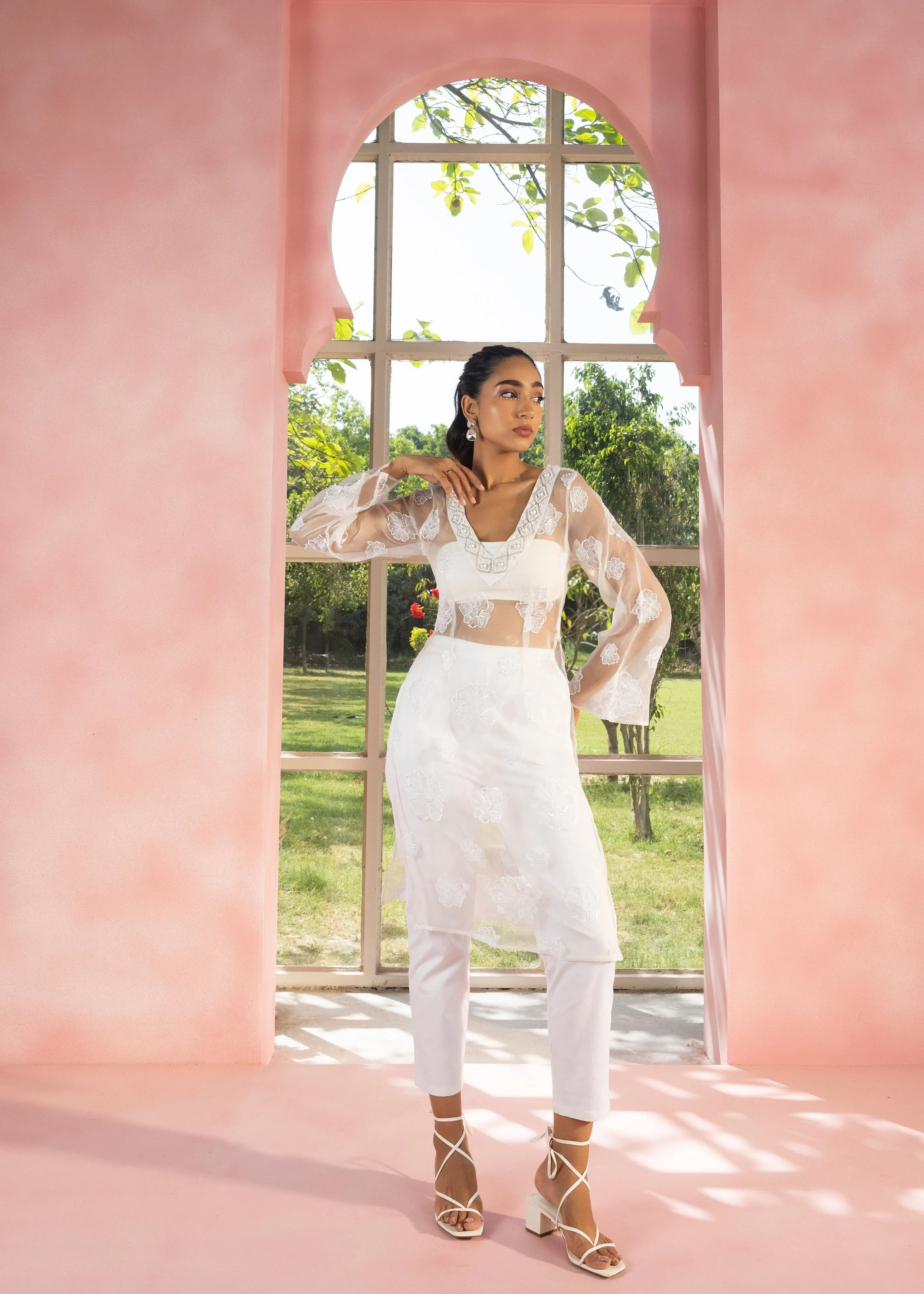 Esra White Embroidered Organza Kurta Set